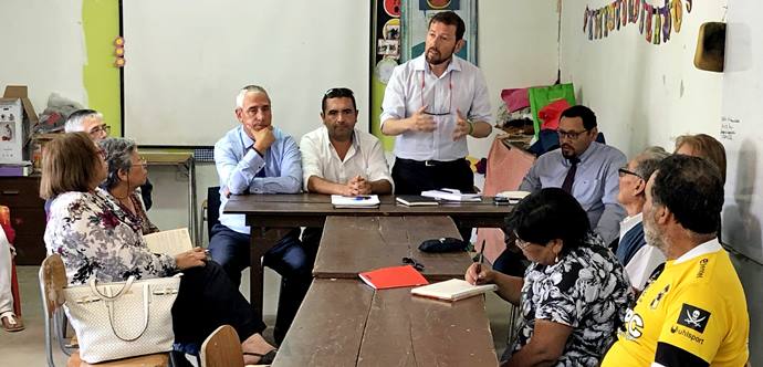 Las autoridades concurrieron a la Parroquia Nuestra Señora de Guadalupe para entregar detalles a los adultos mayores acompañados de vecinos del sector, acerca de esta iniciativa que entregara una solución a corto plazo para su solicitud.