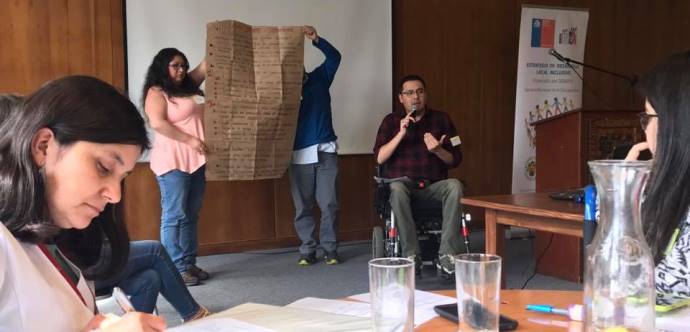 Participantes y equipo técnico responsable de la iniciativa dialogaron en mesas de trabajo.