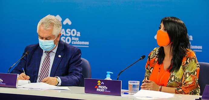 La ministra de Desarrollo Social y Familia, Karla Rubilar, entregó un primer balance de los nuevos beneficios sociales anunciados por el gobierno para ir en apoyo de las familias más vulnerables del país que han visto afectados sus ingresos producto de la pandemia.