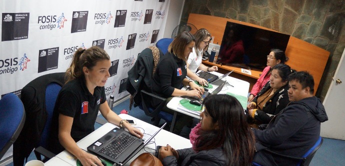 El anuncio lo realizó el Seremi de Desarrollo Social Carlos Rolack junto a las personas que llegaron a postular a las oficinas regionales.