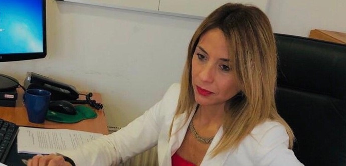 La seremi de Desarrollo Social y Familia, Ann Hunter, destacó que las postulaciones permanecen abiertas en www.ingresominimo.cl. A nivel nacional, 329 mil 377 trabajadores reciben el pago inicial.
