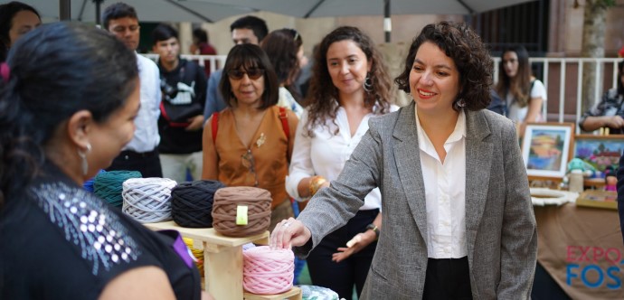 Con una ExpoFOSIS con 37 emprendedoras mujeres, en el Paseo Bandera, el FOSIS dio a conocer la apertura de las postulaciones a sus programas de emprendimiento 2024. Se puede postular en www.fosis.gob.cl hasta el 10 de abril.