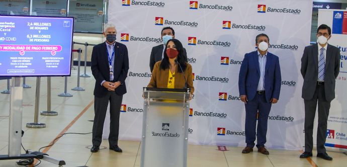 La ministra Karla Rubilar explicó que el proceso de pago que se inicia este viernes es para quienes reciben el pago en la cuenta rut del Banco Estado, mientras que la primera semana de marzo se dará inicio a los pagos presenciales que serán a través de la Caja de Compensación Los Héroes y sucursales del Banco Estado.