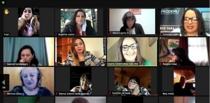 El conversatorio fue liderado por la Seremi de Desarrollo Social y Familia de la Región de Los Ríos, Ann Hunter, quien destacó en la jornada que un 80% de los Hogares son encabezados por mujeres emprendedoras y jefas de hogar.