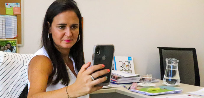 Ministra (s) de Desarrollo Social y Familia, Carol Bown publicó su primer video en la red social y en menos de 24 horas, obtuvo más de 23k de reproducciones, 3.000 me gusta y 200 comentarios.