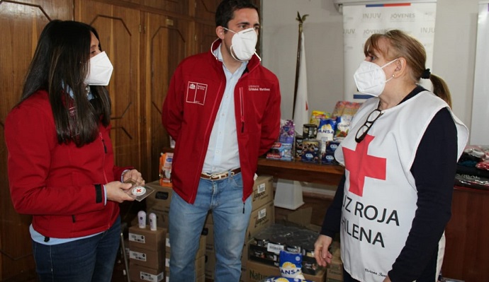 Jóvenes voluntarios de la Cruz Roja y Defensa Civil de la capital de Punilla,  recibieron 60 kits de alimentación, abrigo e higiene, para continuar con su labor de ayuda a la comunidad. 