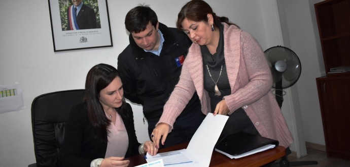 El seremi de Desarrollo Social, Juan Eduardo Prieto, anunció que la abogada parralina Patricia Labra asumirá el desafío de mejorar la calidad de vida de los adultos mayores en la región. 