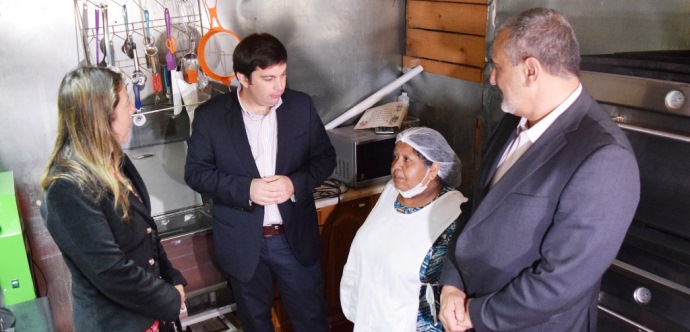 Intendente Pablo Milad y seremi de Desarrollo Social, Juan Eduardo Prieto, señalaron que más de 2 mil 400 familias vulnerables del Maule se verán beneficiadas con la iniciativa. Plazo para inscribirse es hasta el 26 de abril.