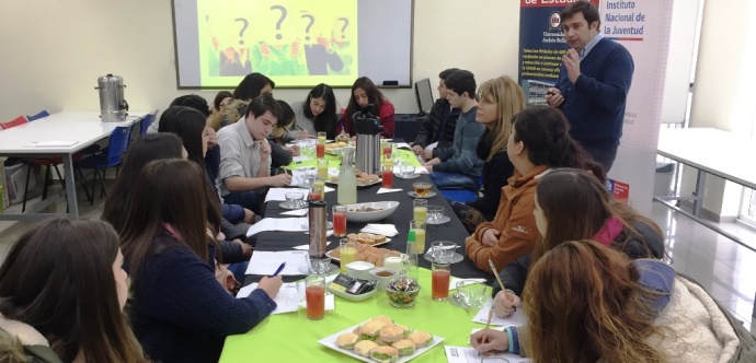En el marco de los Desayunos Públicos del Injuv, la autoridad regional de la cartera, Juan Eduardo Prieto, compartió con alumnos del AIEP en Talca y Curicó.