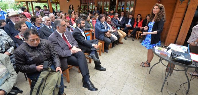 Voluntariado País de Mayores de Senama  contó con el apoyo de 18 profesores jubilados en las comunas de Puerto Montt, Osorno y Río Negro, quienes trabajaron en reforzamiento escolar con 36 niños y niñas de familias pertenecientes al Subsistema de Seguridades y Oportunidades del Ministerio de Desarrollo Social.