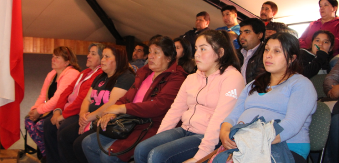 De esta forma comenzó un trabajo conjunto con la ‘Agrupación de Mujeres y Familias para Mejorar Nuestros Sueños’, que tiene 145 socios, y que solicitó a la Seremi Dominique Bräutigam una presentación de todas las herramientas que posee la cartera para orientar las necesidades de sus representados. Desde ahora se abordarán de manera particular los requerimientos a través de Senama, Conadi, Injuv, Senadis y Fosis.