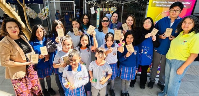 La autoridad participó en la actividad denominada: “Concienciación del Autismo”. Stands informativos, muestras y exhibiciones fueron parte del panorama escolar.