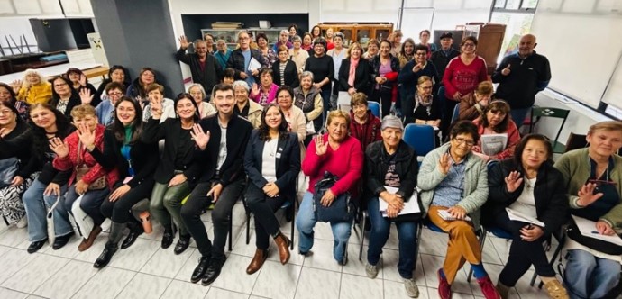 Clubes de personas mayores; unión comunal de personas mayores; federaciones y confederaciones provinciales, regionales y nacionales; y otras organizaciones de personas mayores no adscritas a la Ley Nº19.418, podrán postular hasta el 9 de mayo de 2025. Además, ya pueden descargar las bases del concurso público en: www.senama.gob.cl