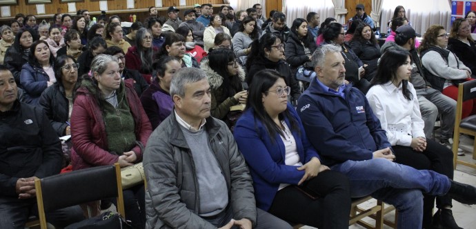 La seremi de Desarrollo Social y Familia junto a la directora regional del FOSIS, dieron a conocer el nuevo portal www.miportalemprendimiento.gob.cl, que busca facilitar el acceso a prestaciones públicas para las personas emprendedoras de cinco servicios del Estado.