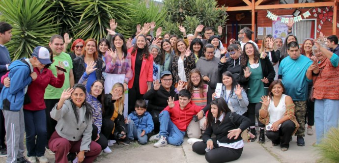 Junto a organizaciones sociales y profesionales vinculadas al autismo y discapacidad, se informó sobre los nuevos equipos multidisciplinarios de atención primaria que se empezarán a implementar en 2025, publicación de protocolos, promoción de espacios educacionales y laborales inclusivos, además del fortalecimiento de campañas de sensibilización y visibilización que promuevan el buen trato hacia las personas autistas.  
