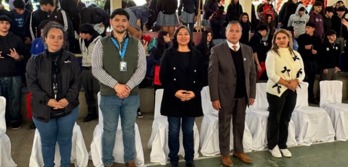 Con el objetivo de promover sus ofertas públicas, múltiples servicios públicos se instalaron con stands en el establecimiento educacional. Baile, Entretención, información, deporte y música fueron parte de la jornada.