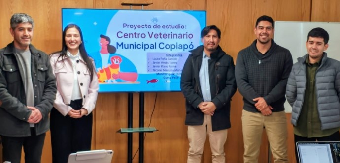 La capacitación se desarrolló entre los meses de julio y agosto de 2025. Contó con la participación de profesionales (en total 18 alumnos y alumnas) de los ministerios de Vivienda y Urbanismo, Obras Publicas y Salud, además de la Junta Nacional de Jardines Infantiles (JUNAEB), del Hospital de Copiapó, de la Policía de Investigaciones de Chile (PDI); de los municipios de Huasco y Copiapó, y del Gobierno Regional de Atacama.