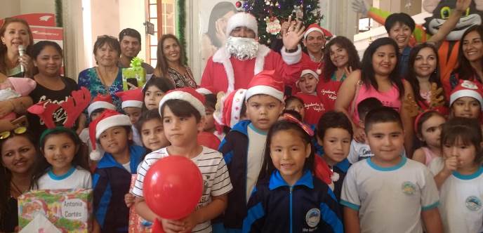 Campaña impulsada por Correos Chile cerró con récord de apadrinamientos para esta Navidad. Iniciativa contó con el apoyo de la Seremi de Desarrollo Social y El Mercurio de Antofagasta.