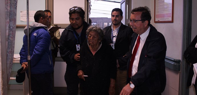 La señora Elba, que por años durmió en la esquina de Prat con Maipú, se encuentra en el Hospital regional tras un arduo trabajo intersectorial liderado por el Ministerio de Desarrollo Social.