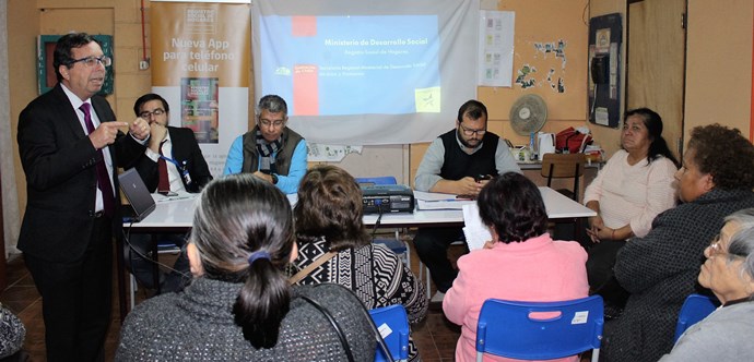 Vecinos plantearon sus demandas en un diálogo ciudadano organizado por la seremi de Desarrollo Social, donde las autoridades se comprometieron a trabajar en conjunto para solucionarlas.