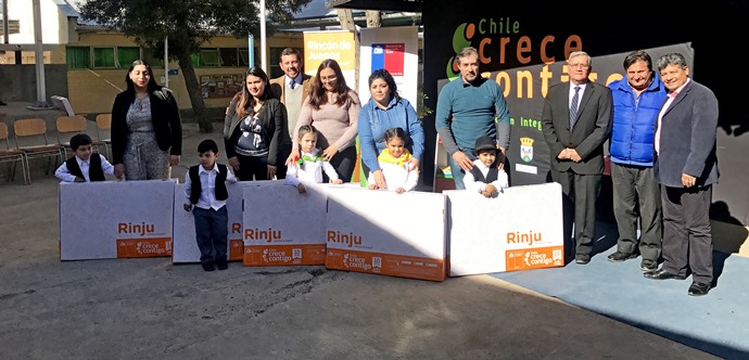 La ceremonia encabezada por el seremi de Desarrollo Social, Juan Pablo Flores, contó con una masiva presencia de habitantes de la localidad.  