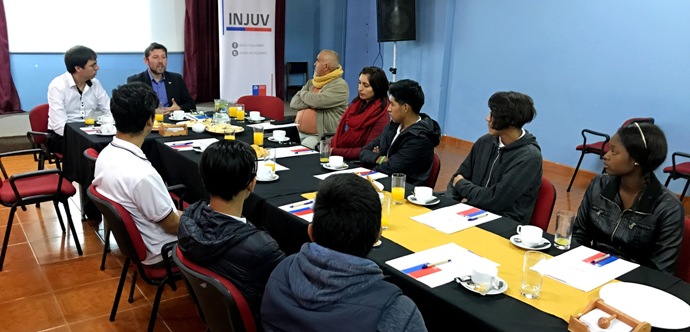 El segundo Desayuno Público contó con la participación de una veintena de estudiantes.