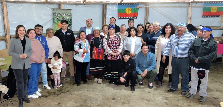 La actividad se realizó en el marco de un txawün (encuentro, en mapuzugun) convocado en la ruka comunitaria ubicada en la comunidad Ticahue, comuna de Río Bueno, Región de Los Ríos