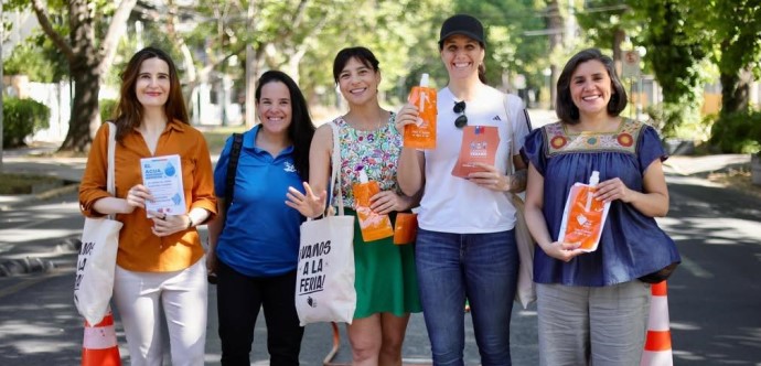 En una actividad realizada en la CicloRecreoVía Pocuro, autoridades de los ministerios de Desarrollo Social y Familia, Salud y Deporte, junto al programa Elige Vivir Sano, entregaron orientaciones para enfrentar las altas temperaturas del verano, con foco en la prevención de riesgos asociados al calor y la protección de personas mayores, niños y niñas.