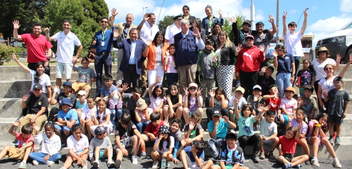 La seremi de la cartera social en la Región, Mariela Huillipan explicó que, este programa brinda una alternativa de cuidados integral y entretención en espacios seguros para niños y niñas durante la época de vacaciones, ante el contexto de los trabajos temporales que deben cumplir sus madres, padres o cuidadores principales.