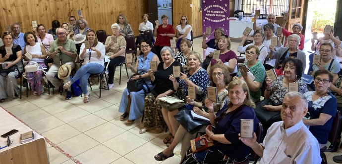 La guía de bolsillo elaborada por el Ministerio de Desarrollo Social y Familia, busca acercar y mejorar la experiencia de las personas con el Estado, donde en sus 126 páginas pueden encontrarse más de 80 prestaciones y servicios sociales de distintas instituciones.