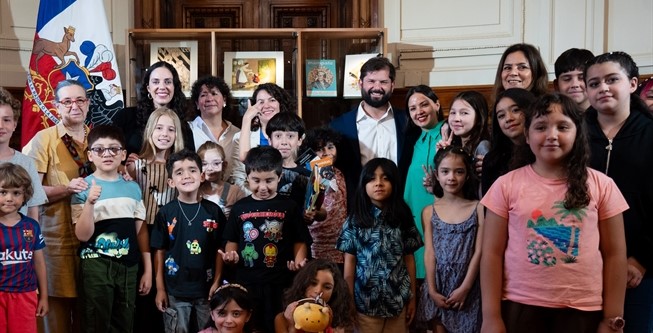 Este nuevo espacio es la primera etapa de un proyecto que permitirá acoger al público infantil en un entorno familiar, donde se encontrará un amplio catálogo de la edición infantil chilena.