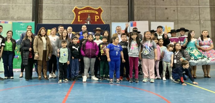 Este programa del Ministerio de Desarrollo Social y Familia convertirá durante un mes al Liceo Bicentenario Hernando de Magallanes de Porvenir, en un centro de  cuidados para que treinta niños y niñas accedan a actividades recreativas mientras sus padres y madres trabajan. 