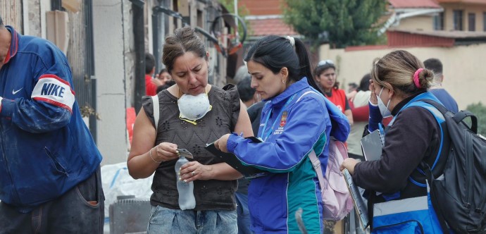 El catastro en terreno mediante la Ficha Básica de Emergencia avanza en Ñuble y Biobío, permitiendo identificar a los hogares afectados por los incendios forestales y activar de manera oportuna las ayudas tempranas del Estado.