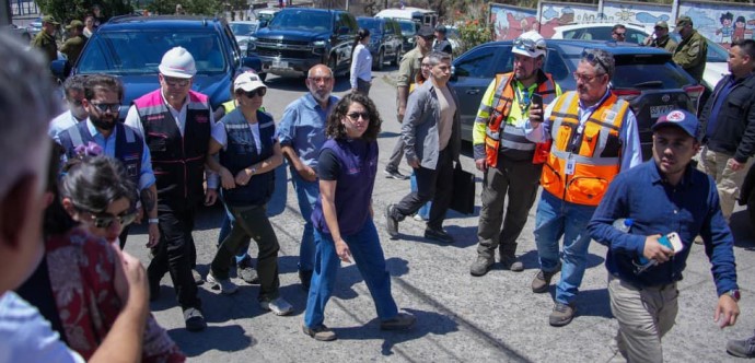 En compañía de autoridades de Gobierno y el alcalde de la comuna, el Jefe de Estado conversó con personas damnificadas y monitoreó la entrega de cajas de mercadería y enseres básicos.
