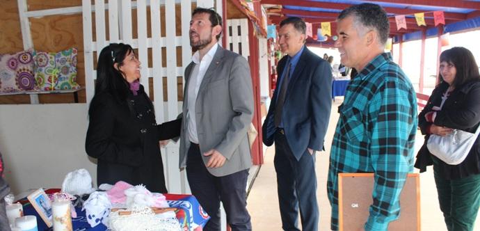 Dentro de las mejoras que se realizaron a los puestos, destaca la restauración del piso, el cierre trasero de los cubículos, la adquisición de un baño químico e insumos para cada uno de los artesanos.