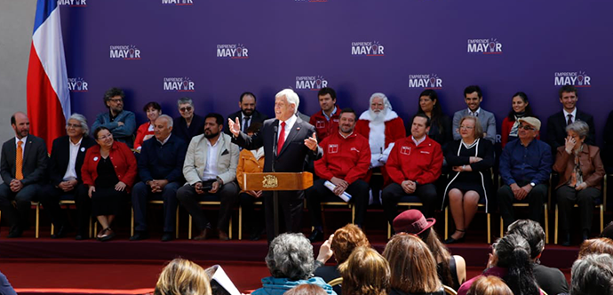 •	En la actividad, a la que asistió el Presidente Sebastián Piñera y el ministro de Desarrollo Social, Sebastián Sichel, más de 10 entidades públicas y privadas se comprometieron con iniciativas para dar pasos concretos en generar una cultura de emprendimiento de adultos mayores.