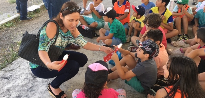 Seremi de Desarrollo Social visitó los recintos donde los niños y niñas disfrutan de actividades recreativas y compartió con los monitores