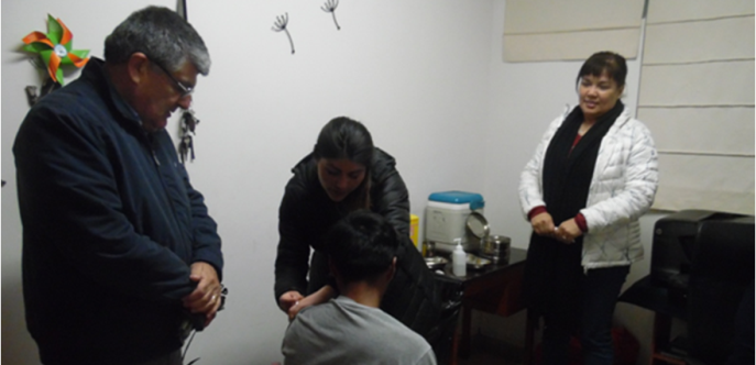 Desarrollo Social junto a salud municipal de Copiapó informan y vacunan a personas vulnerables en Hogar de Cristo.