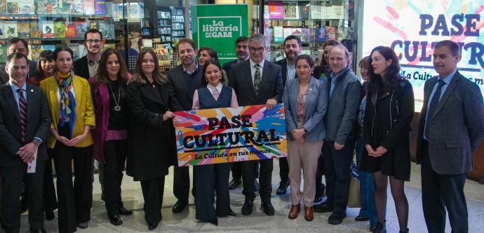 Se trata de una medida inédita y sin precedentes, que busca reducir las barreras económicas para adquirir bienes y servicios culturales. Su implementación considera una inversión histórica de $15.630 millones, marcando un hito en el compromiso del Estado con el acceso equitativo a la cultura. 