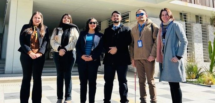 40 funcionarias y funcionarios fueron capacitados, lo que les permitirá ser operadores de este sistema. A la fecha, en la región de Atacama, el programa se ha instalado en 8 comunas, incluyendo la casa edilicia de la comuna minera.