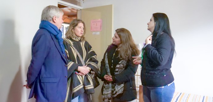 Autoridades visitan uno de los cuatro albergues en la comuna maulina, que financia el Ministerio de Desarrollo Social y Familia, y que ejecuta el municipio curicano.