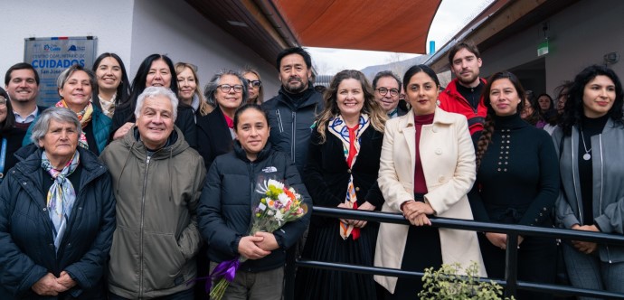 El espacio dedicado a cuidar a quienes cuidan cuenta con salón multiuso, cocina para emprendimientos y talleres, y recibirá a 120 personas cuidadoras con quienes tienen a su cuidado. Se trata del segundo centro inaugurado en la Región Metropolitana. Con esta inauguración, el Gobierno del Presidente Gabriel Boric Font alcanza treinta Centros Comunitarios de Cuidados.