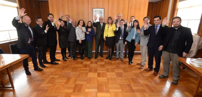 Respecto al compromiso de la agenda de infancia, la subsecretaria de la Niñez, Carol Bown indicó “el Presidente Sebastián Piñera ha dicho en innumerables oportunidades “Los Niños Primero” y también ha dicho “Chile Lo Hacemos Todos” y eso es lo que se demuestra con esta firma del compromiso.