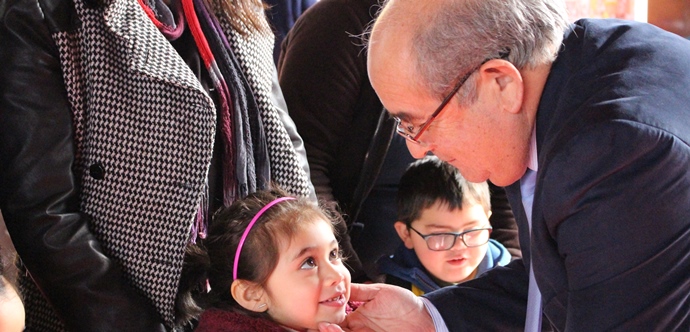 Con mucha emoción 64 niños de la escuela municipal Teniente Merino de Valdivia recibieron su Rincón de Juegos.