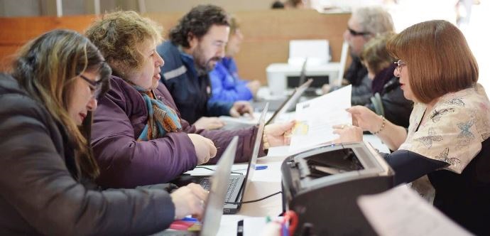 Una importante alianza realizó la gobernación de Magallanes, junto a la seremi de Desarrollo Social y el municipio de Punta Arenas para poder llevar el Registro Social de Hogares a distintas partes de la comuna, en esta ocasión el lugar escogido fue el Hospital Clínico de Magallanes.