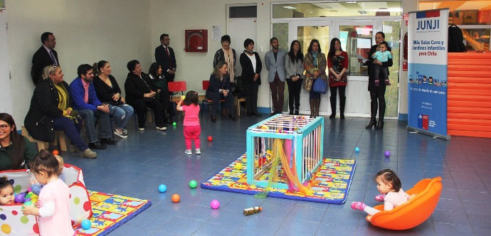 Este acuerdo, que es desarrollado por quinto año consecutivo y ha beneficiado al 93% de los establecimientos institucionales de educación inicial de Magallanes, cuenta con la intervención en aulas de un psicopedagogo y una terapeuta ocupacional para equiparar oportunidades en niñas y niños. 