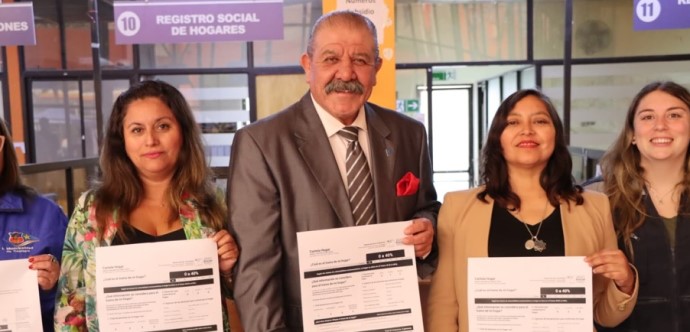 La nueva Cartola del Registro Social de Hogares ya está disponible en www.registrosocial.gob.cl, y puede ser consultada también en oficinas municipales y ChileAtiende. Para más información, está habilitado el call center 800-104-777.