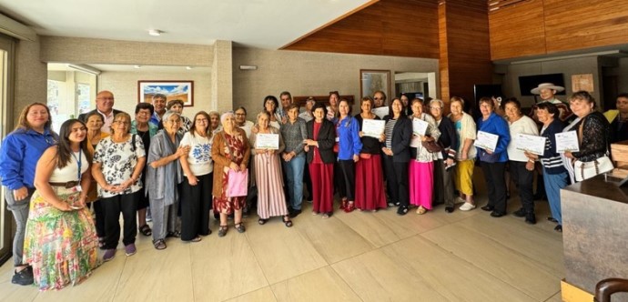 En el marco de una ceremonia de despedida, las y los usuarios, lograron generar una instancia para incrementar sus lazos y analizar sus avances. Tras 24 meses de trabajo, el programa (Versión 17) culminó entregando apoyo a 88 personas mayores.