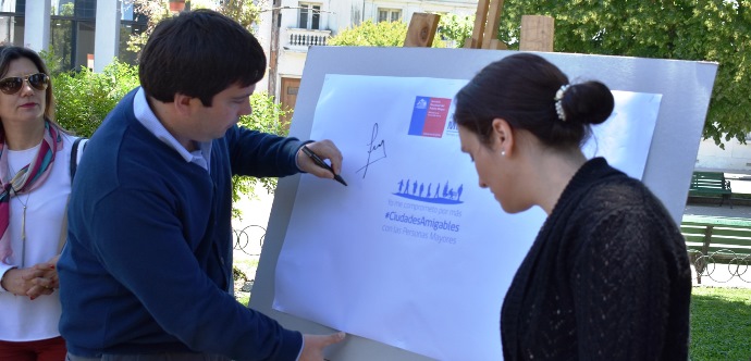 Seremi de Desarrollo Social, Juan Eduardo Prieto, y la coordinadora de Senama, Patricia Labra, anunciaron que se pondrá en marcha un plan destinado a realizar un diagnóstico nacional, para luego prestar asesoría técnica  a los proyectos que presenten los municipios. 