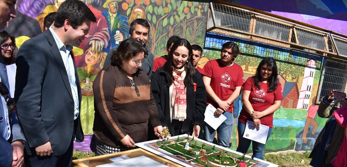 En la iniciativa participaron 30 jóvenes del Maule, quienes plasmaron en un mural los distintos conceptos que caracterizan al emblemático sector. 